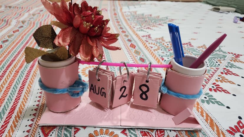 DIY calendar and pen holder craft