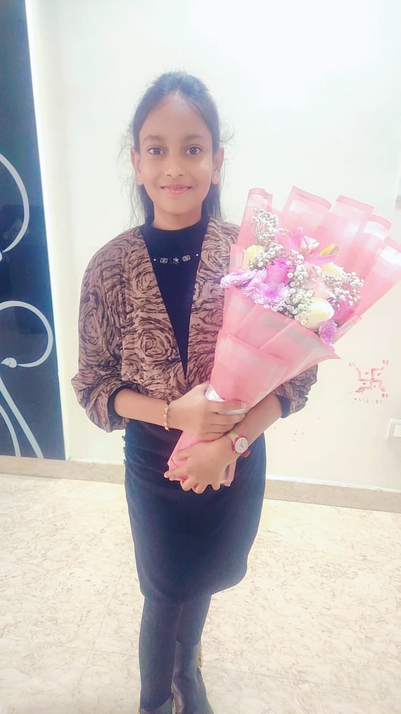 Khushi dressed up with flower bouquet